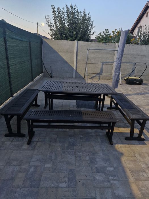 Mobilier de gradina din lemn