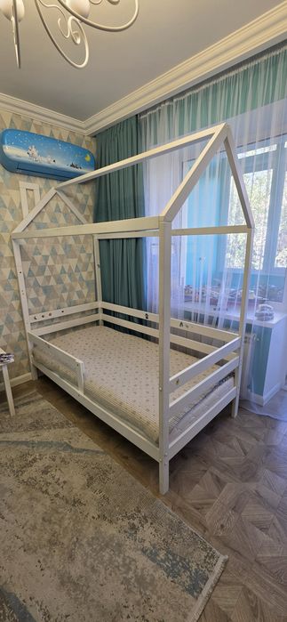 Кровать детская в виде домика