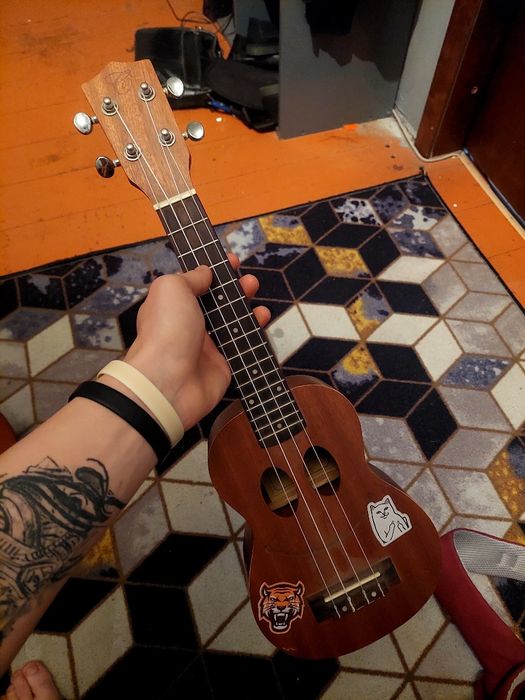 Продам   укулеле