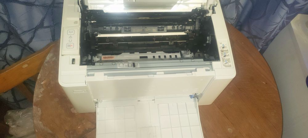 Принтер HP pro m102w
