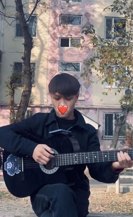 Гитара классика сатылады.