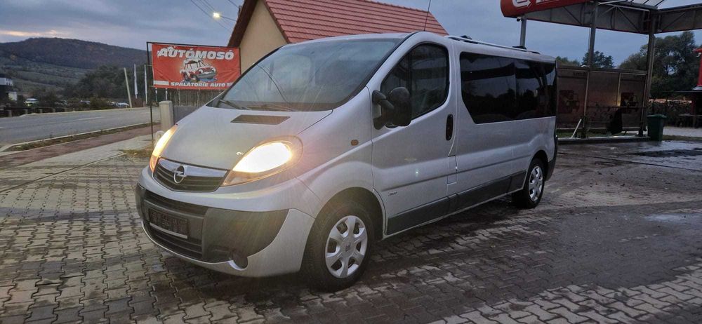Opel Vivaro 2.0 cdti 8+1 pers, model long