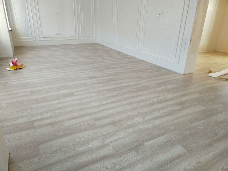 Укладка ламината, наливной пол, резиновый пол