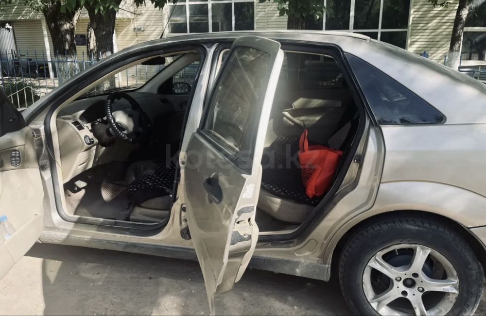 Ford Focus zx4 2005