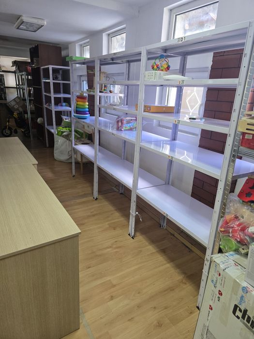 Разпродажба на метални стелажи