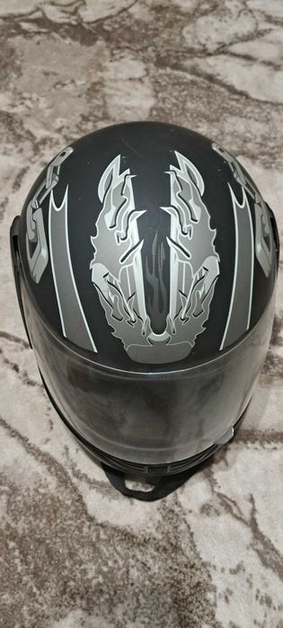 Продавам две каски