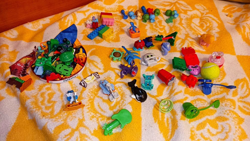 Колекция играчки и лего от 90те