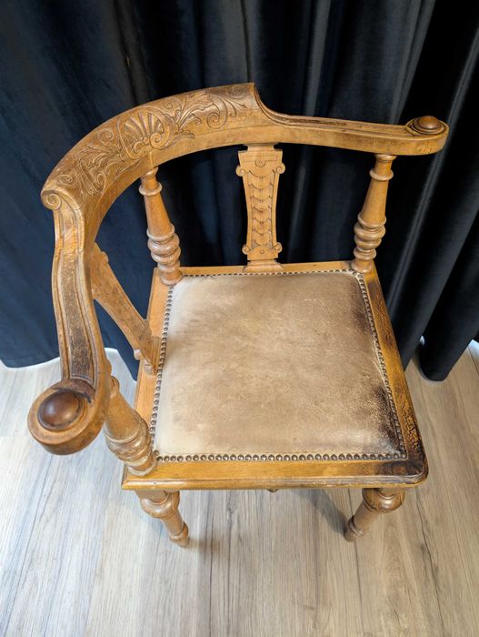 Scaun de colt, anii 1900