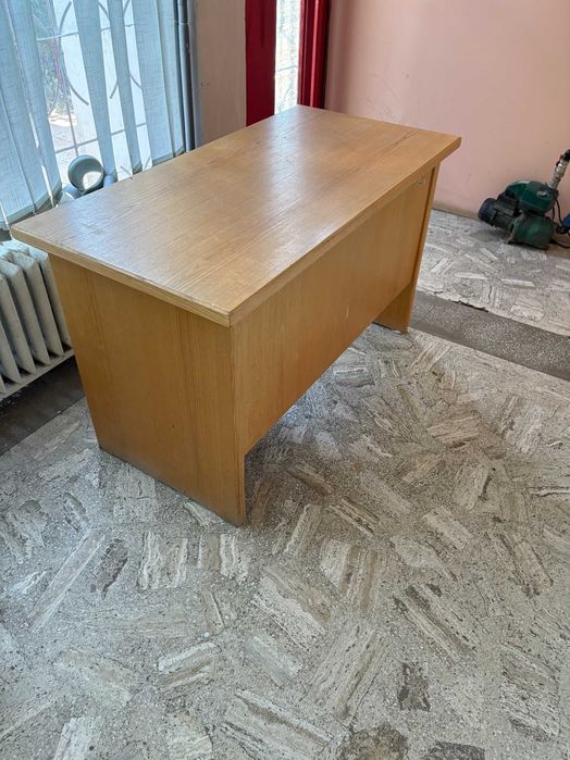 De vanzare urgent mese de birou