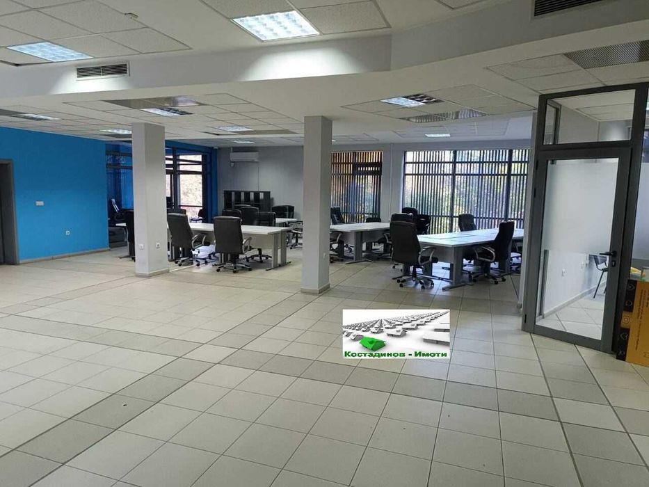 Дава се под наем Офис в Пловдив, Център - 279 кв.м за 1947.69 € - Снимка #1