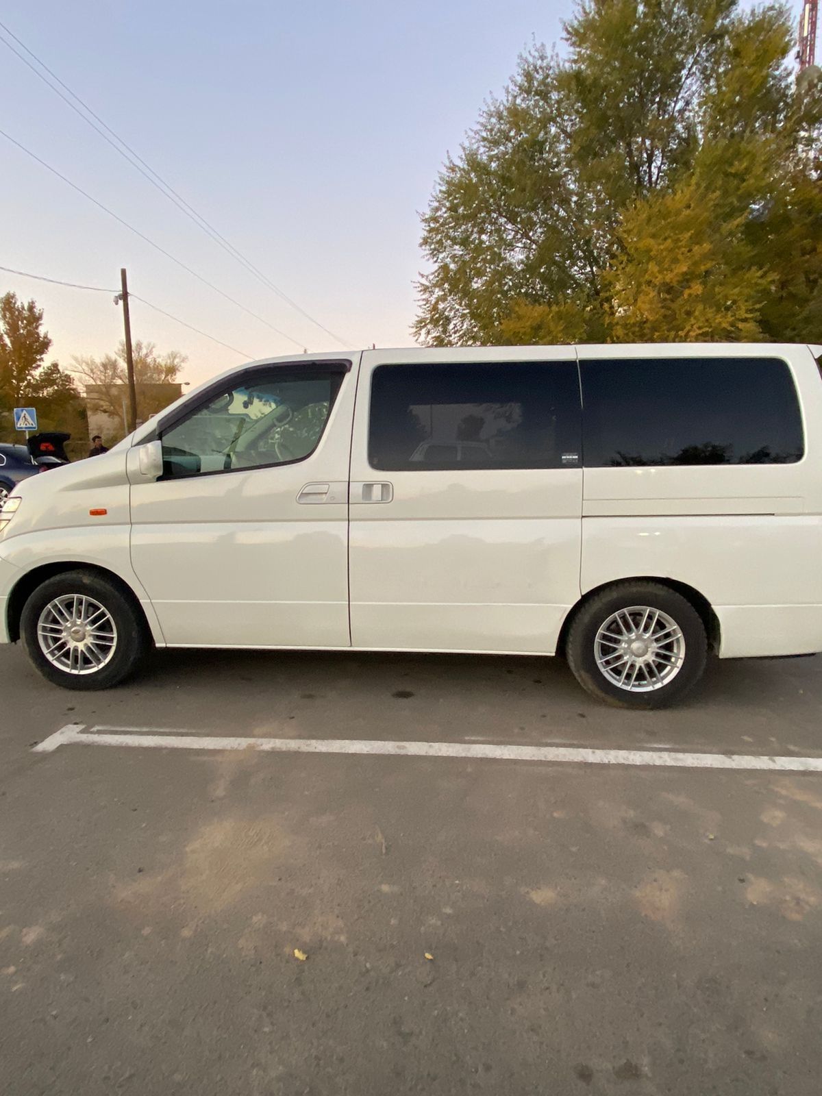 Nissan Elgrand 2004