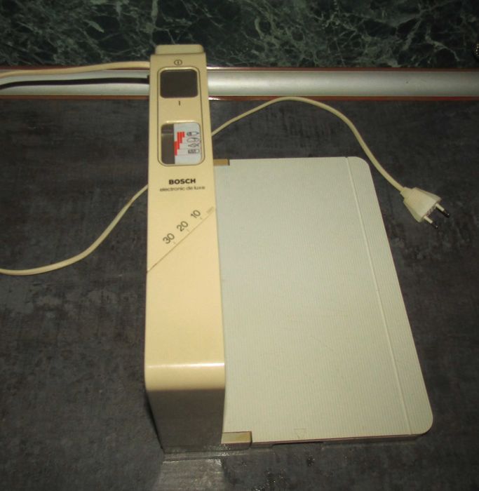 Електрическа машина за рязане на колбаси, хляб, сирена Bosch