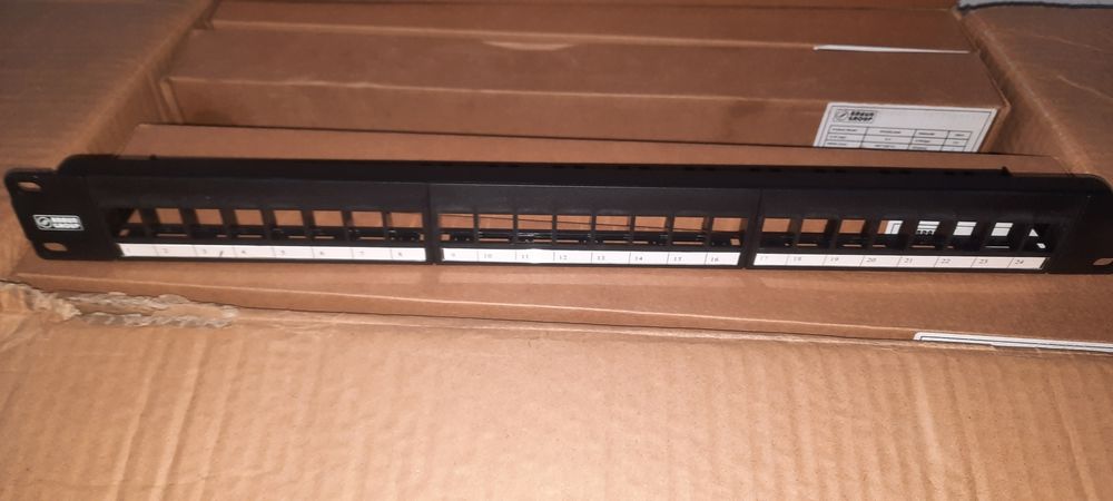 Panou blank 24 porturi Braun Group AMP PP24BLANK (19", 1U, negru)