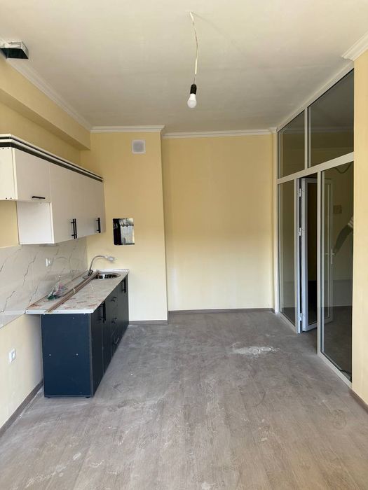 Айрапорт йўлида квартира зўдлик билан Сотилади