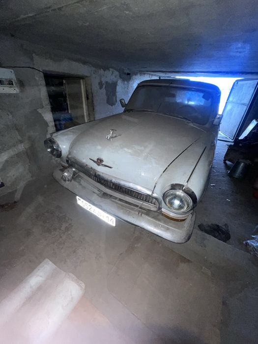 Ретро автомобиль в нормальном состоянии хромм