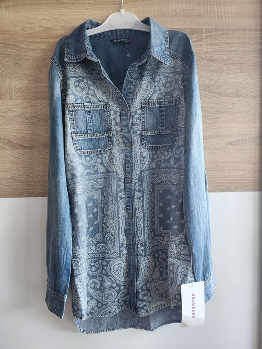 Чисто нова риза,маркова, размер 11-12 години + подарък