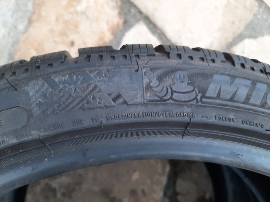 Продавам 2 броя зимни гуми Michelin Agilis Alpin в отлично състояние.