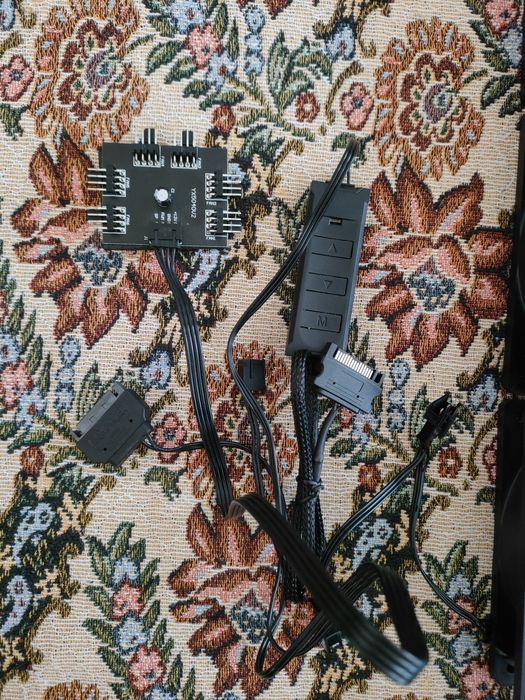 Vand pachet format din 5 ventilatoare 
-3 ventilatoare arctic p12
-1 v