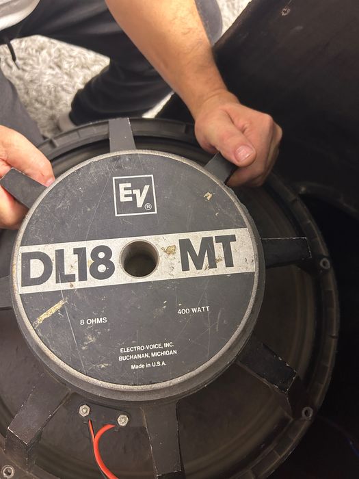 2 difuzoare electro- voice pe 18