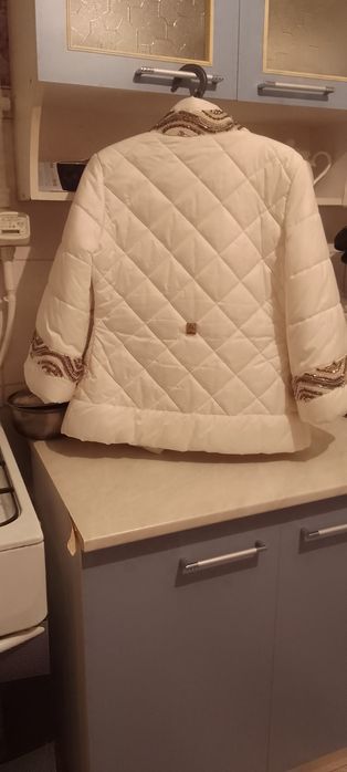 Продам куртку женскую