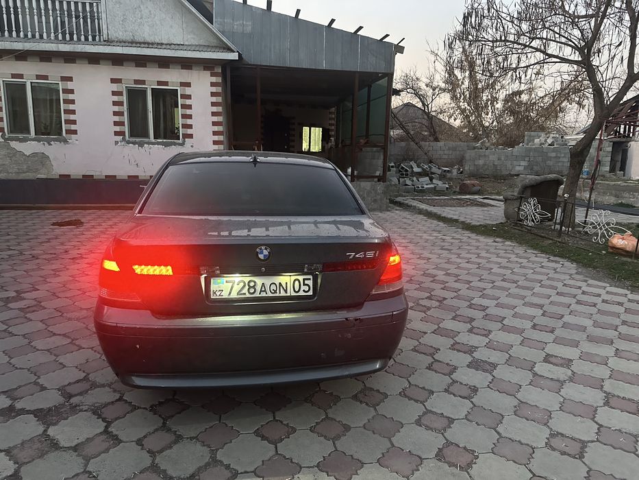 Продаю бмв е65 2003 года
