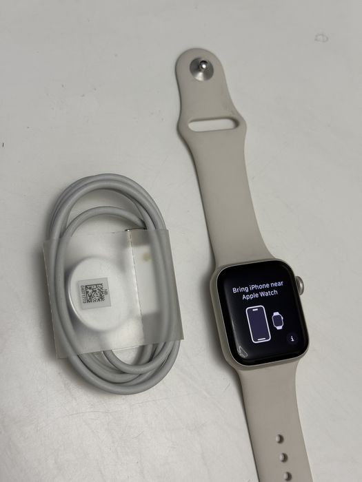 Apple Watch SE 3, GPS, 40 mm, Starlight Aluminium Case 98%Battery