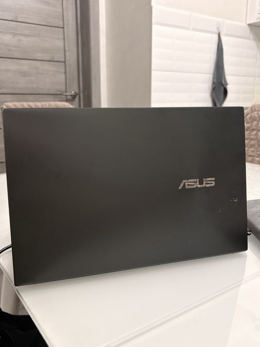 Asus ZenBook 14 Продаю