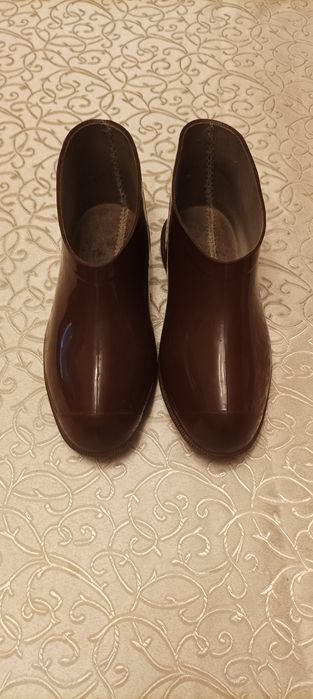 Резиновые галоши.