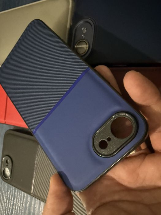 iPhone 16e различни гърбове