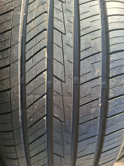 Продам шины 235/45/18 нексен