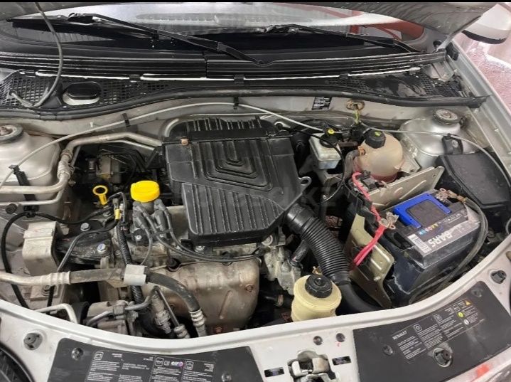 Продам машину Рено Сандеро