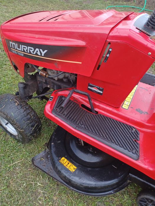 Trractoras tuns iarba Murray