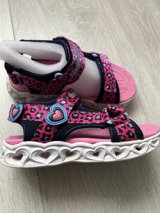 Продам сандалии