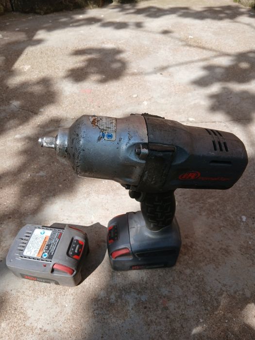 Батерии и гайковерт Ingersoll rand без заряднно