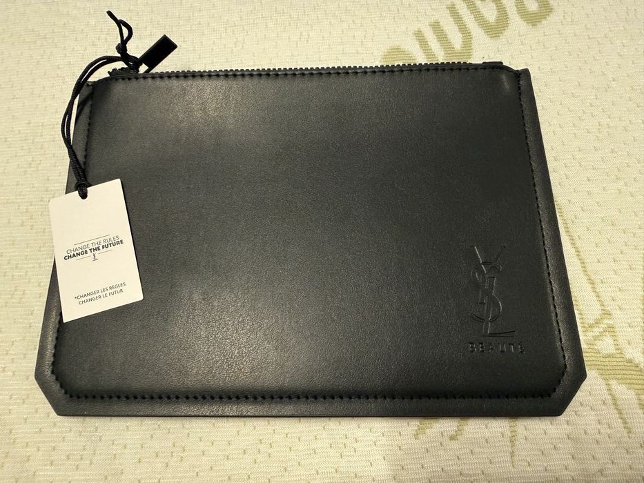 Yves Saint Laurent козметичен несесер