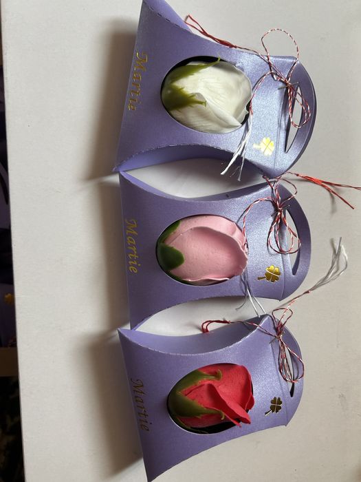 Martisoare tip brose si din trandafiri de sapun 8 martie