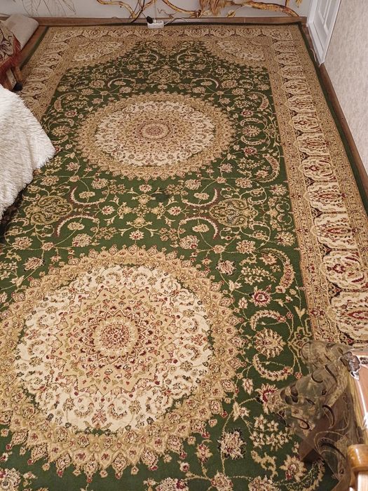 Продаётся ковёр в хорошем состоянии