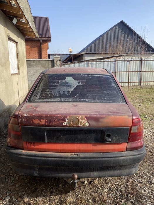 Опель астра ф 93г ,вложение коробка акум фара и косметика