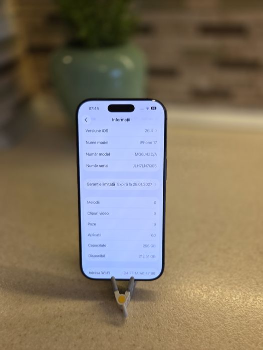 iPhone 17, 256GB, 100% baterie, 4 cicluri  încărcare