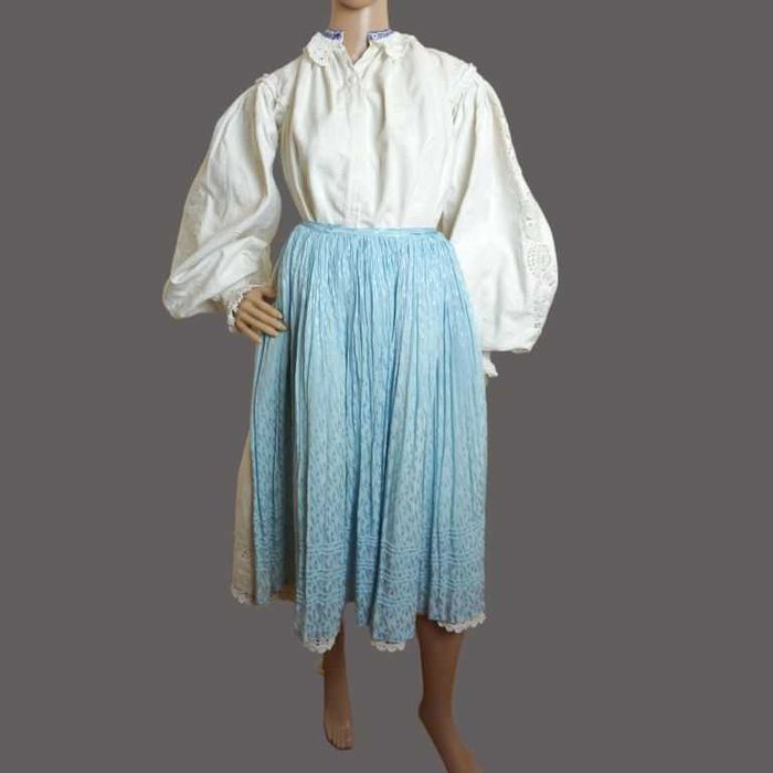 Costum popular vechi din Transilvania masura XXS-XS sau 32- 34-36