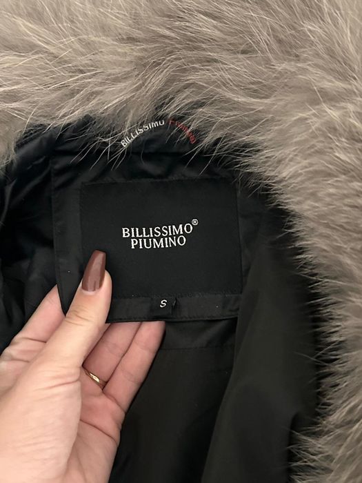 Продам куртку с воротником