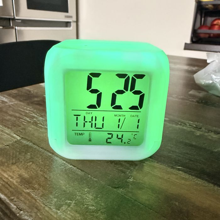 Ceas patrat LED cu termometru!