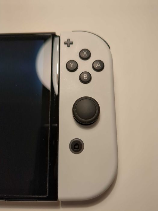 Nintendo Switch OLED полный комплект + оригинальный чехол