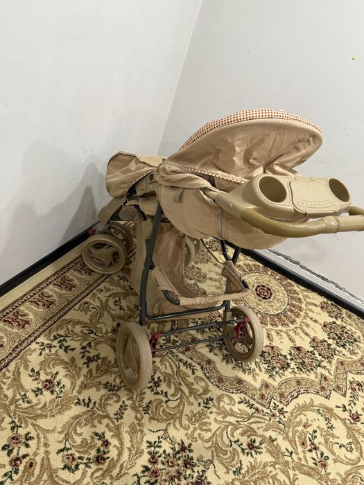 Продаётся коляска. Состояние хорошее. В комплекте есть  чехлы.