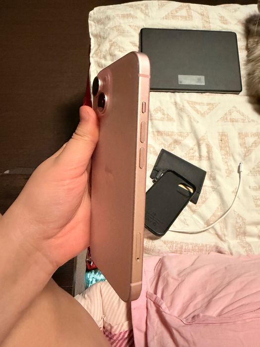 Айфон 15 , розовый