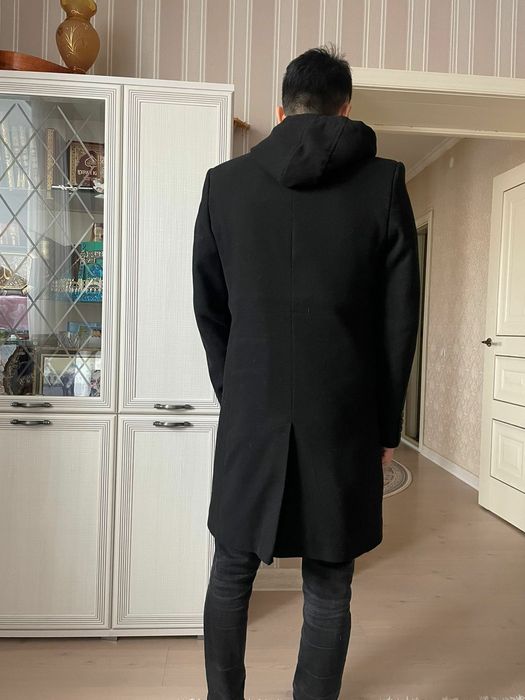 Пальто черного цвета