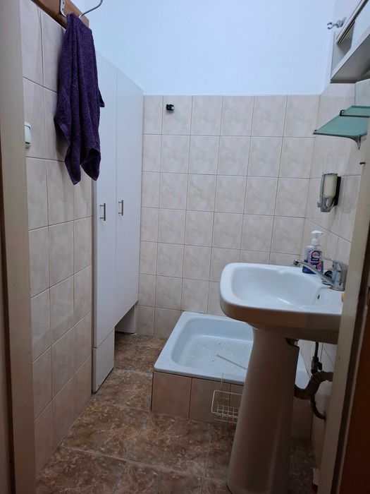 Inchiriez apartament 2 camere  central piata 700