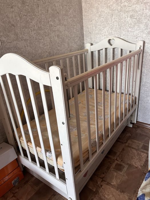 Продам детскую кроватку