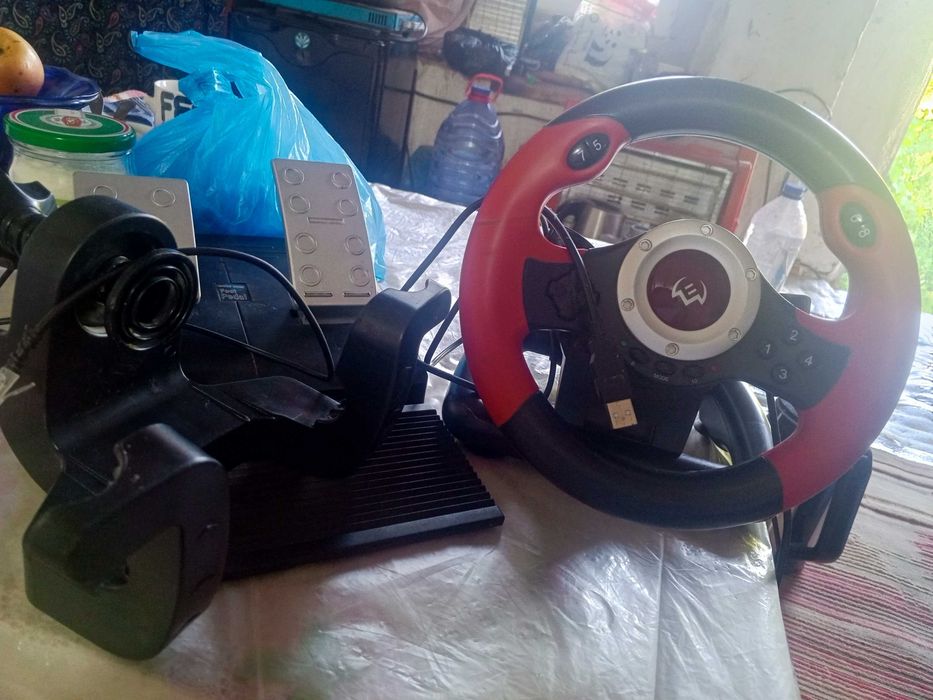 Игровой руль сотилади 550.000 келишамиз