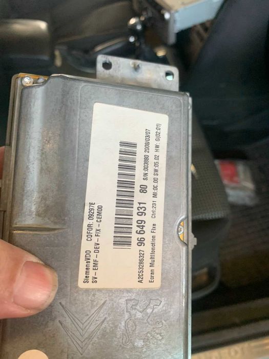 Продавам дисплей за навигация на пежо 4077 2.0 HDI - 2008/2011 г.